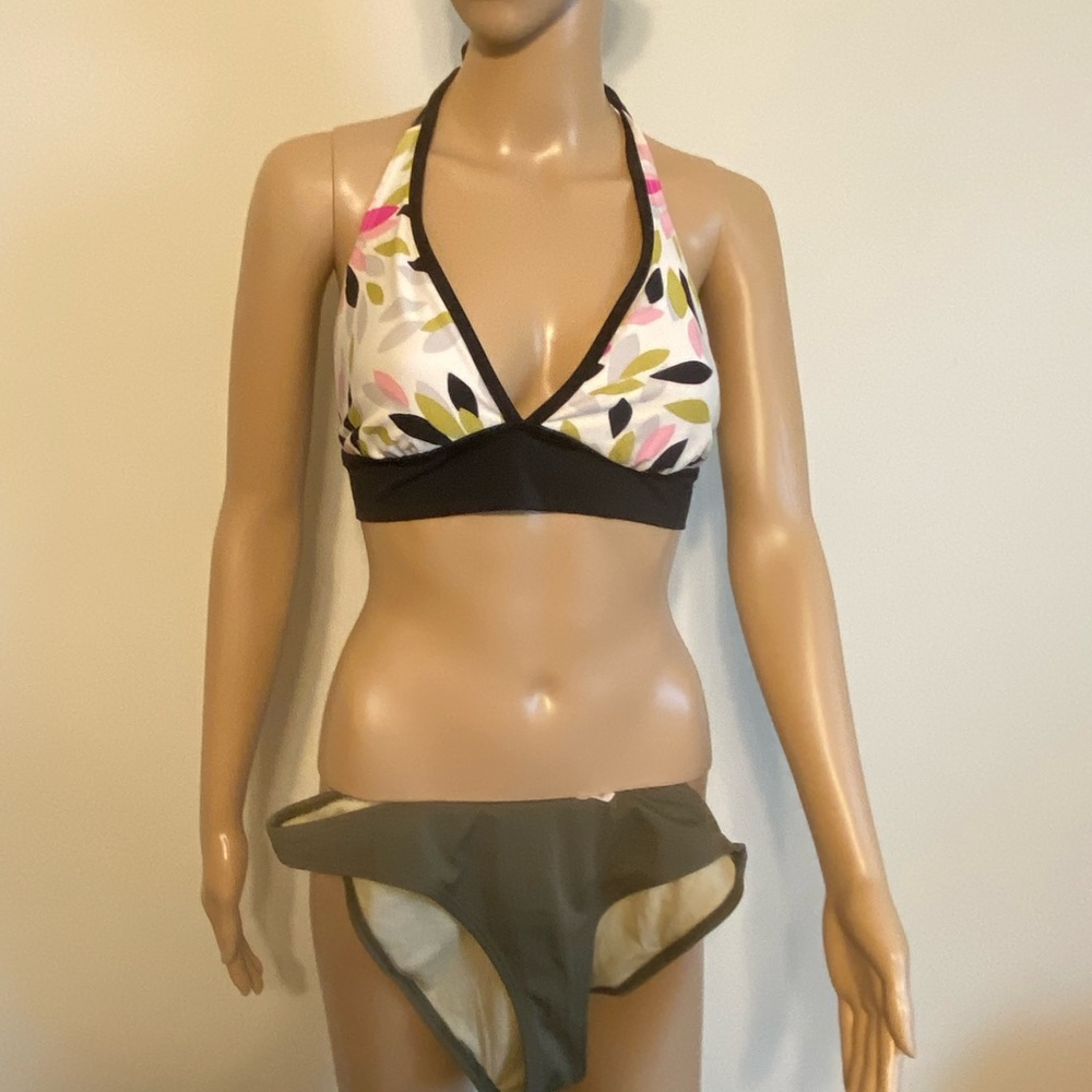 Victoria Secret’s two piece Bikini